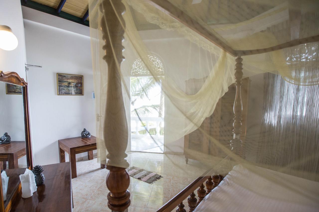 Neptune Story Resort Уелигама Екстериор снимка