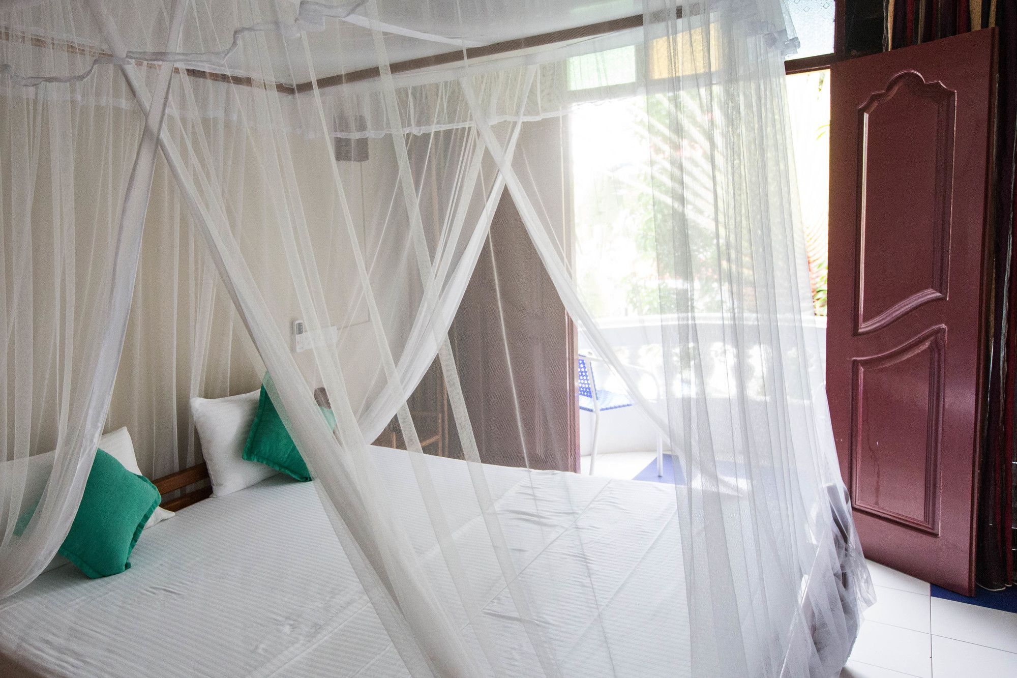 Neptune Story Resort Уелигама Екстериор снимка