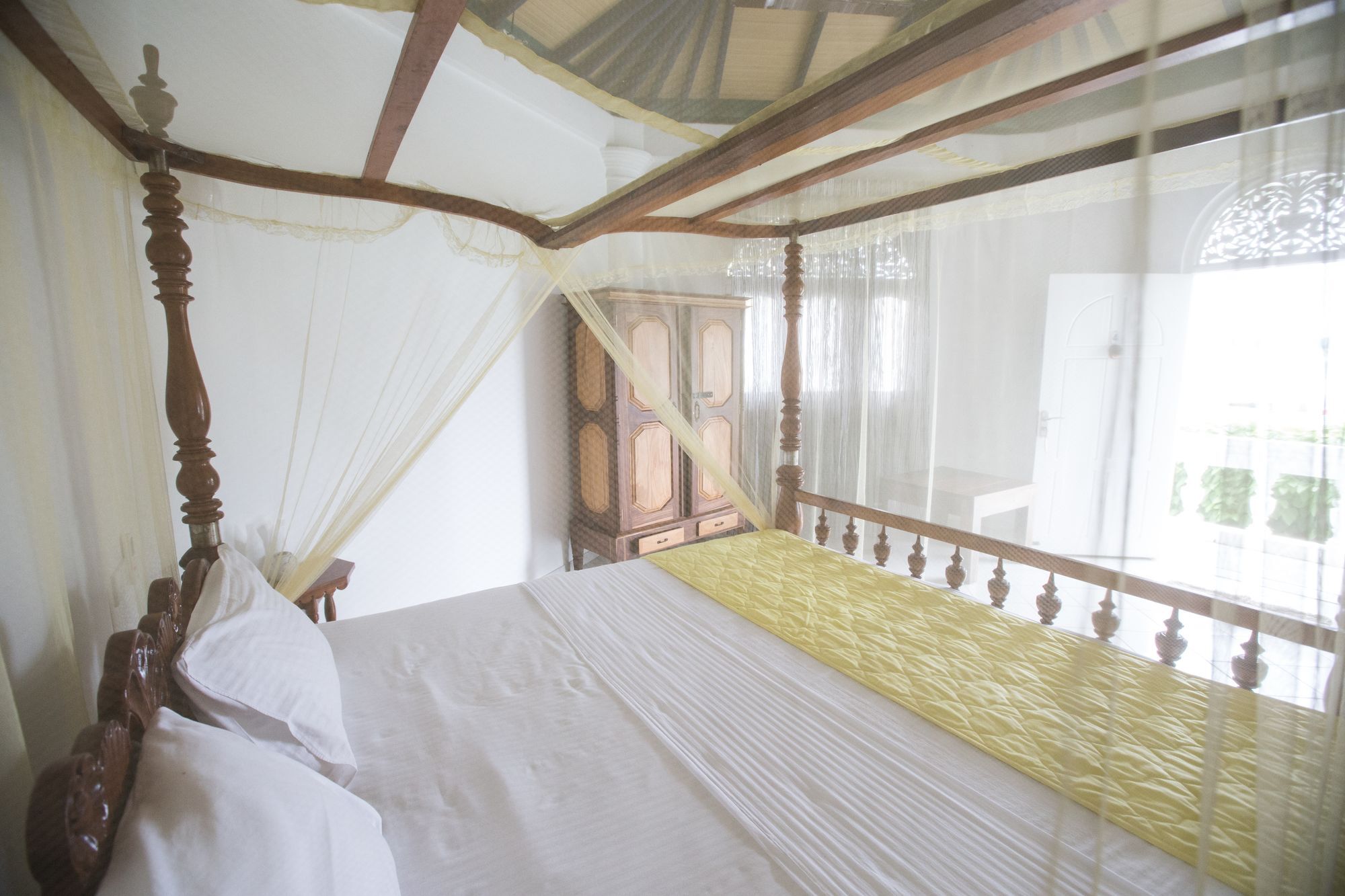 Neptune Story Resort Уелигама Екстериор снимка