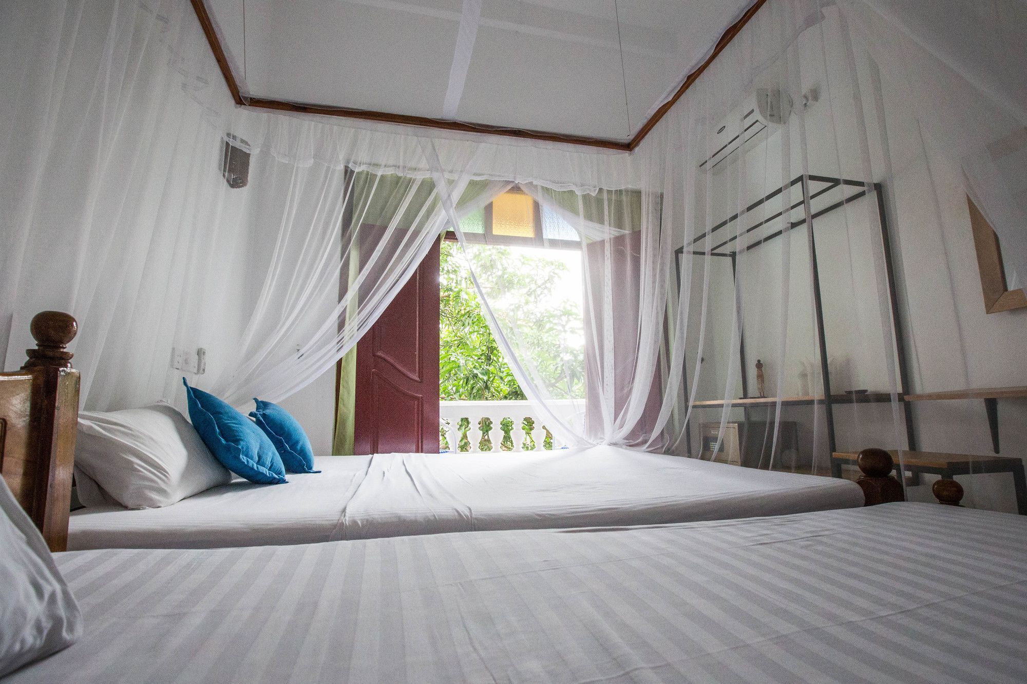 Neptune Story Resort Уелигама Екстериор снимка